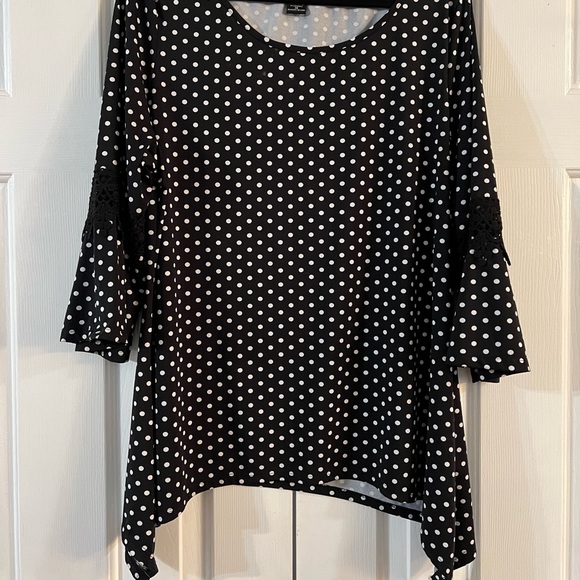 Tops - Black and white polka dot blouse